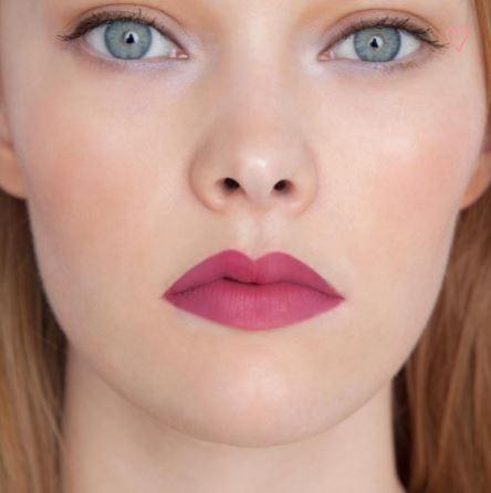 Conheça Matte (e) Hughes Batom Líquido de Longa Duração Sentimental - 0.25 fl. oz. theBalm - Imagem 6